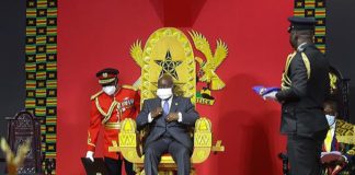 Ghana : le président Nana Akufo-Addo investi après une bagarre au parlement, il n’a pas de majorité parlementaire