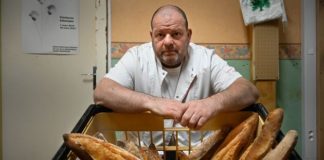 Admission aux urgences pour le boulanger de Besançon, en grève de la faim contre l’expulsion de son jeune employé guinéen