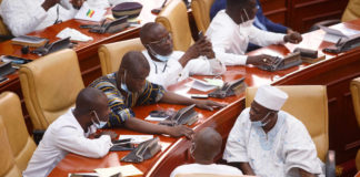 Covid-19 au parlement du Ghana : avec plus d’une centaine de personnes contaminées, l’hémicycle ferme ses portes