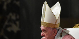 “Douche froide » : le Vatican refuse de bénir les mariages homosexuels