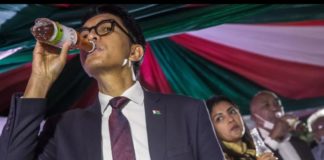 Covid : Seul sur 162 pays, Madagascar et son président TGV refusent tous les vaccins, au profit de leur tisane