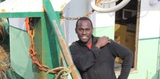 Babacar Sarr, footballeur de l’AS Pikine, devenu pêcheur dans la Manche, en France