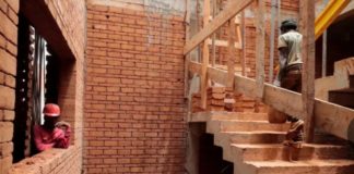 Ces architectes sénégalais qui préfèrent les maisons en briques de terre crue au béton : une demande en grande hausse