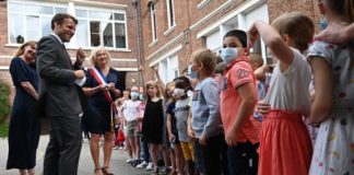 Un enfant à Macron : « Ça va la claque que tu t’es prise ? » (vidéo)