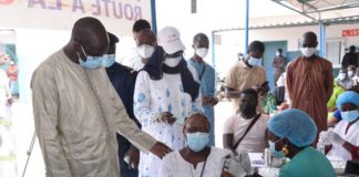 Vaccins : Diouf Sarr réceptionne 332 118 doses de Sinopharm et 136 800 de Johnson & Johnson