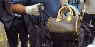 Surprenant, hein? En Italie, un Sénégalais alpagué avec des sacs à mains de contrefaçon