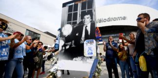 « Vélodrome » d’hommages pour Bernard Tapie : ses obsèques prévues vendredi à Marseille