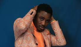 SON AMOUR POUR LES VOITURES, LES HABITS DE MARQUE, Wally Seck tonne : « je vis »