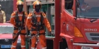 Des manifestants incendient la mairie de Djirnda
