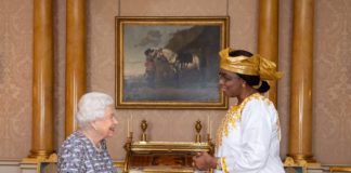 Depuis Londres, Fatimata Dia est ambassadeur du Sénégal de… plusieurs pays