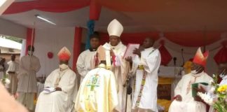 Chasteté ondoyée : les prêtres catholiques, ayant des enfants, appelés à «laisser tomber» la soutane, en RDC