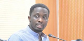 Mbougar sur l’homosexualité : « il ne faut pas accorder de poids absolu à ce qu’écrit un romancier »