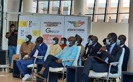 1ere édition du Smart Un projet pour la structuration de la filière Art et Culture Sénégal Talents Campus (STC) est un centre de formation professionnelle et technique destiné aux professionnels des Arts et de la Culture du Sénégal. Ainsi, il a lancé la 1ere édition du Salon des Métiers des Arts et des Rencontres Technologiques (Smart).