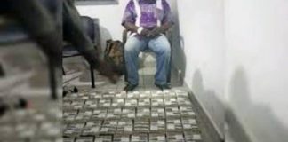 Gabon: un ex-président de l’Assemblée nationale arrêté avec 3 grosses valises remplies de billets de banque