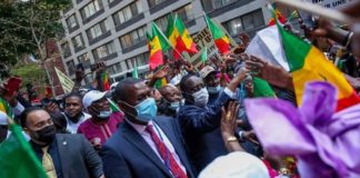Out of Sunugaal: Macky tance ses militants des Etats-Unis «laminés» par Sonko and Co