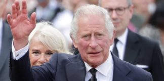 Roi : le prince Charles couronné