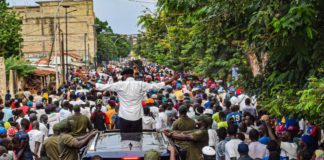 NEMMEKOU TOUR DE OUSMANE SONKO: Les forces de l’ordre arrosent le cortège du leader de Pastef avec des grenades lacrymogènes