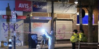 ACTU-MONDE : Une fusillade contre une église au Royaume-Uni fait plusieurs blessés dont une petite fille de 7 ans