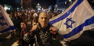 ACTU-MONDE : Des manifestations éclatent à Tel-Aviv en Israël contre le gouvernement