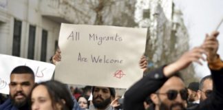 AFRICA TIMES : Les Tunisiens manifestent contre les propos « racistes » de leur Président Kaïs Saëd