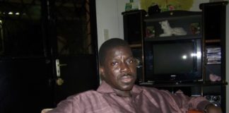PEOPLE : Talla Sylla victime d’un malaise au deuil de Pape Moctar Cissé