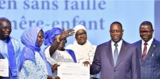 POLITIQUE : Macky Sall arrose les « Badiénou Gokh » de billets de banque