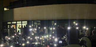Veillée nocturne : La presse unie contre les violences faites aux reporters (images)