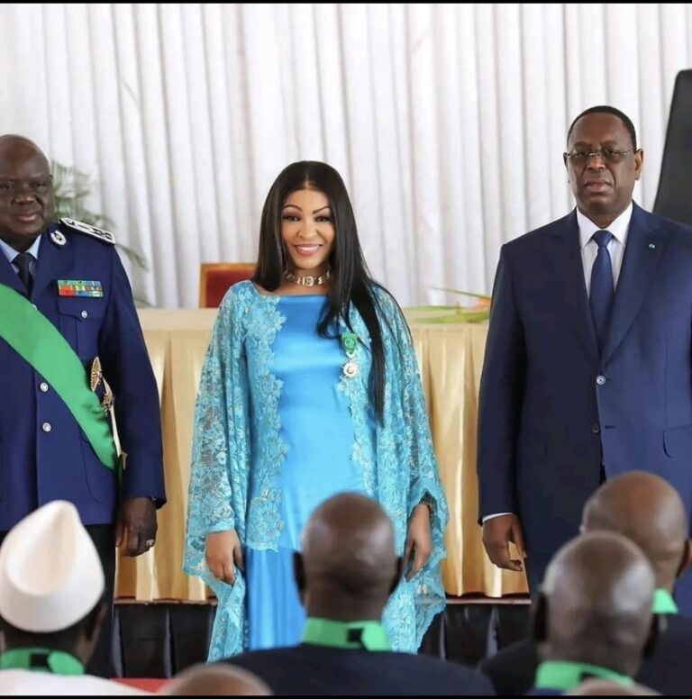 PALAIS DE LA RÉPUBLIQUE : Macky Sall élève une pléthore de personnalités aux rangs d’Officier et de Commandeur