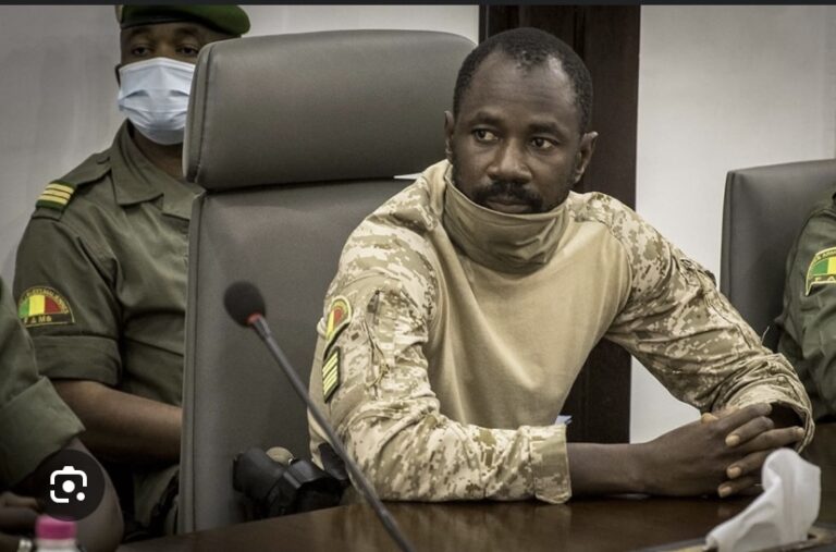 [AFRICA TIMES] Le leader maximo malien Assimi Goïta se crispe et suspend les partis politiques
