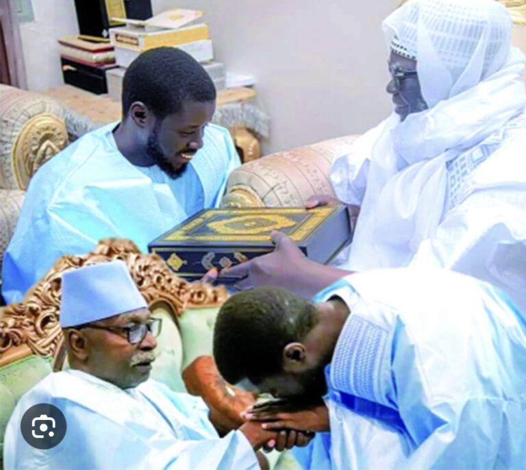 VISITE DU PRÉSIDENT DIOMAYE FAYE À TOUBA ET À TIVAOUNE : Rfi décrypte