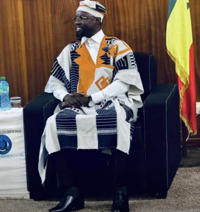 UCAD ll : Sonko vole la vedette à Jean Luc Mélenchon et explose les réseaux sociaux