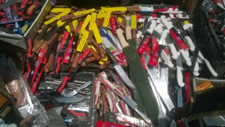 [REPORTAGE &lsquo;TRACT&rsquo;] PRÉPARATIFS DE LA TABASKI : La vente de couteaux et de machettes vue comme des armes blanches pour armer les agresseurs 