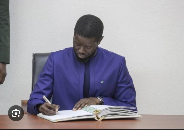 TABASKI 2024 : Le Président Diomaye Faye gracie plus de 300 détenus