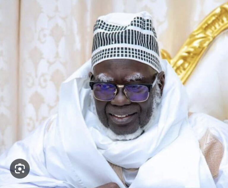 CENTENAIRE DU RAPPEL À DIEU DE CHEIKH AHMADOU BAMBA : Serigne Mountakha remet 100 millions de FCFA au Khalife de Darou Khoudoss