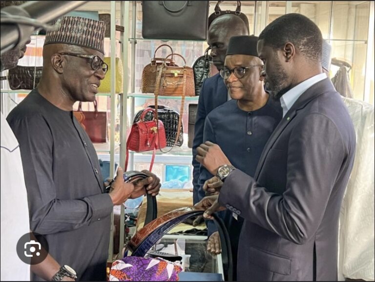 SOUMBÉDIOUNE : Le Président Diomaye Faye aperçu au marché ce lundi