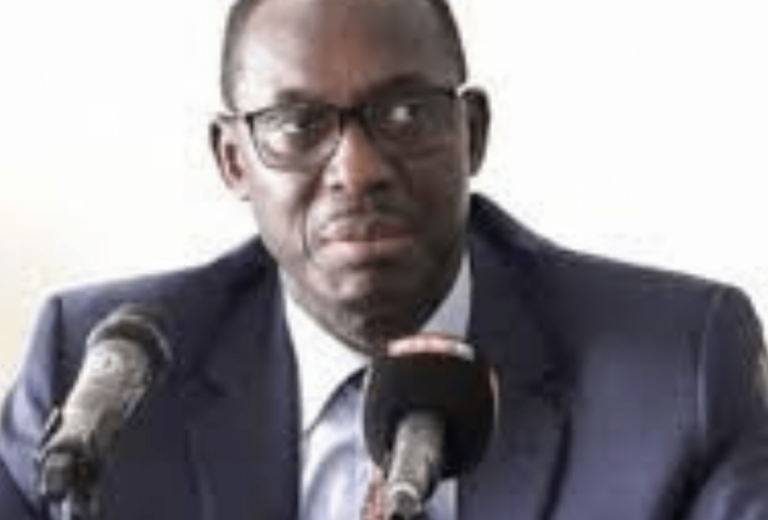 Injures, insanités et langage grossier dans les séries télévisées, plateaux et débats : le CNRA met en demeure les médias et les producteurs concernés