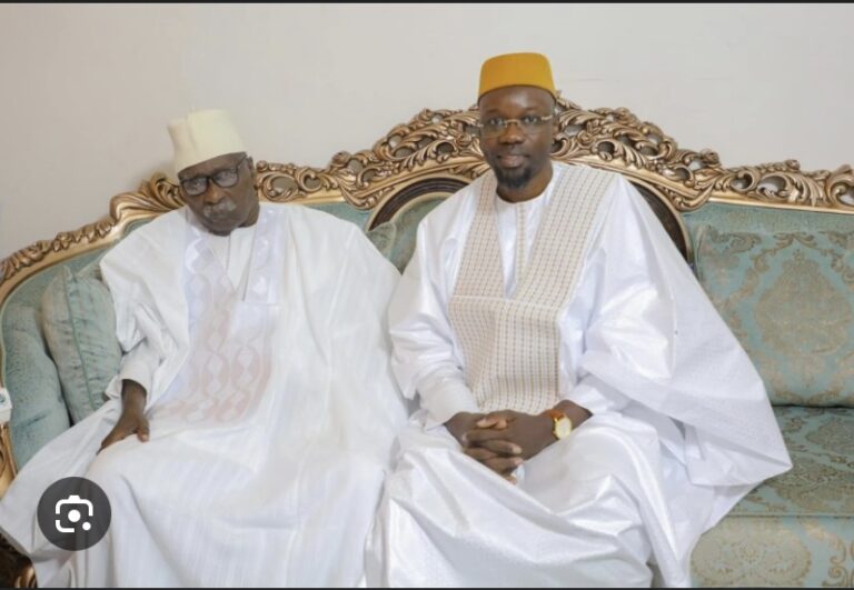 TIVAOUNE : Ousmane Sonko reçu par le Khalife général des Tidianes