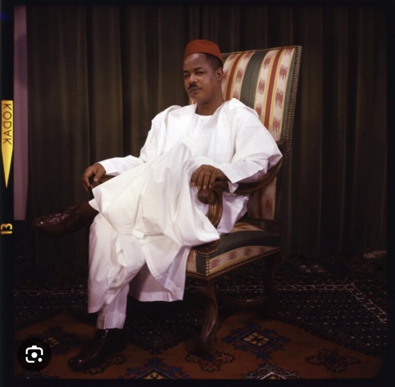 LE PREMIER PRÉSIDENT AHIDJO, MORT À DAKAR IL Y’A 35 ANS, DÉSORMAIS EXPOSÉ AU CAMEROUN