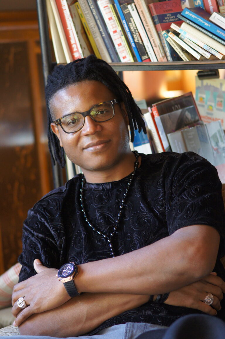 [INTERVIEW] TIMBA BEMA: ‘Mon roman prend sa source dans un malaise’