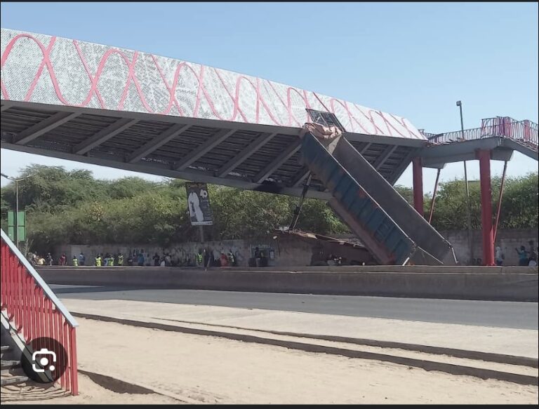 YOFF-TONGHOR: L’Ageroute a procédé à la dépose de la passerelle percutée par un camion