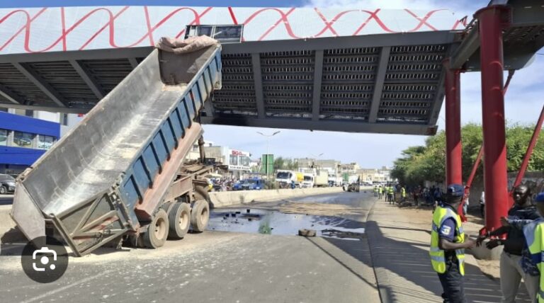 YOFF TANGHOR: Le chauffeur du camion qui a percuté la passerelle placé sous mandat de dépôt