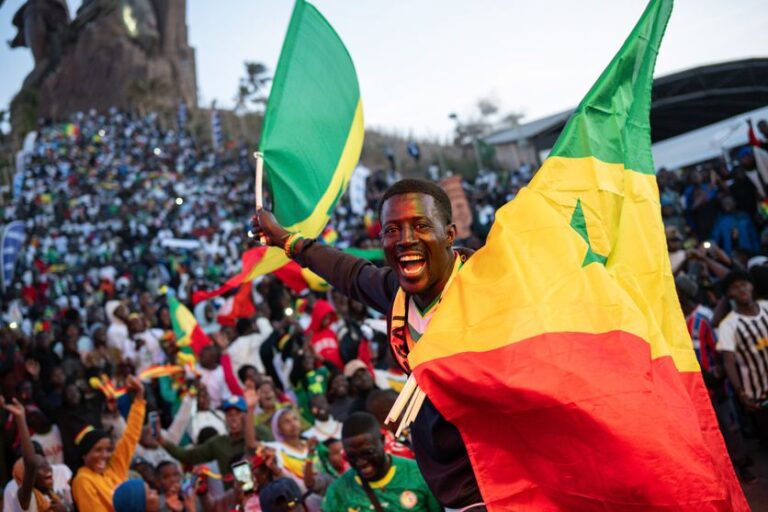 Du jamais vu ! Dans la confusion arbitrale totale et un chaos apocalyptique, le Sénégal anéantit  le rêve du Maroc et remporte sa deuxième CAN